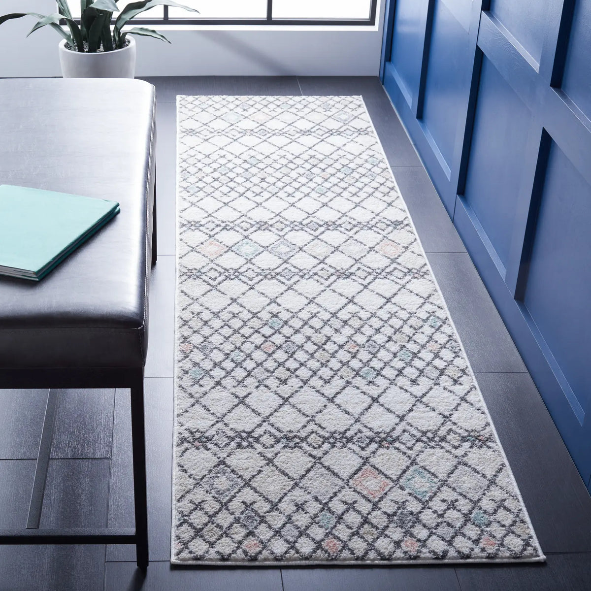 Safavieh Amsterdam 2'-3" x 8'-0" Rug in Ivory / Beige