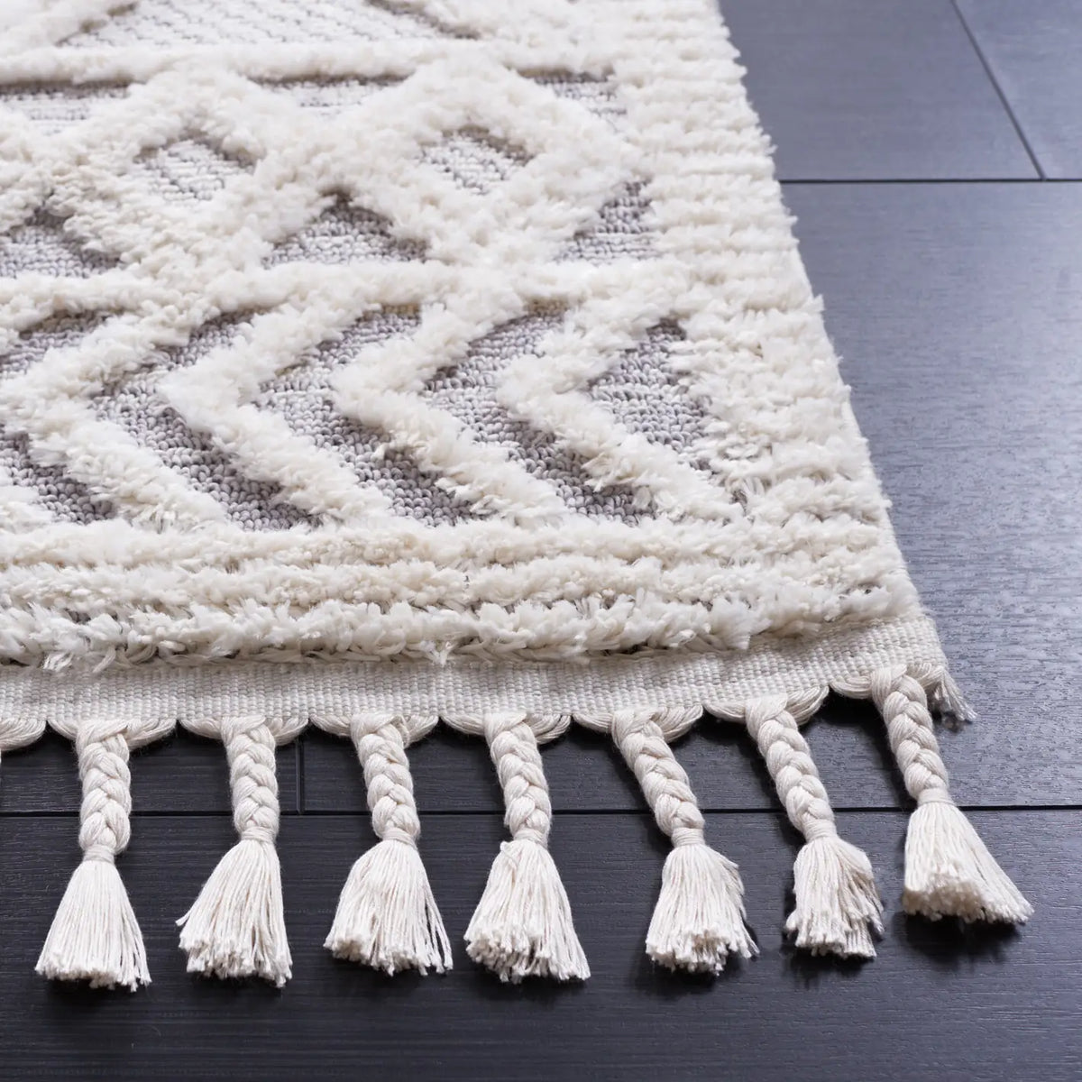 Safavieh Marrakesh 4'-0" x 6'-0" Rug in Beige / Grey