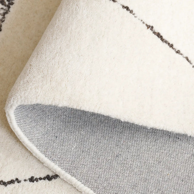 Safavieh Kenya 4'-0" x 6'-0" Rug in Ivory / Black