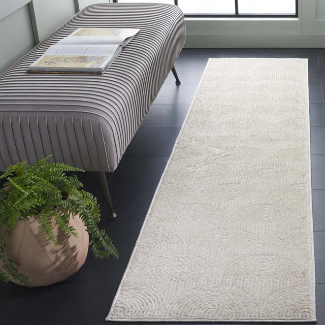 Safavieh Maya 2'-0" x 8'-0" Rug in Ivory / Beige