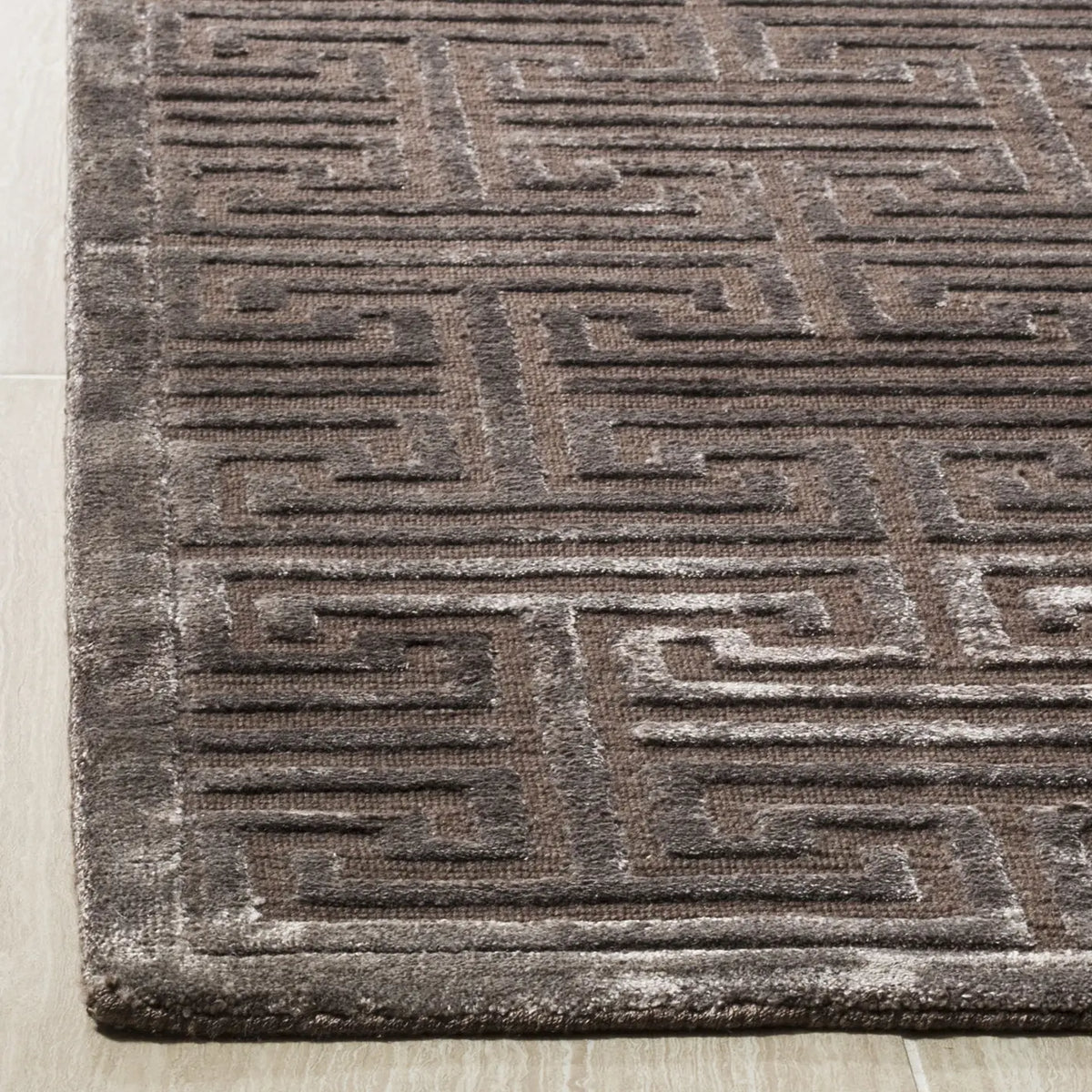 Safavieh Tibetan 6'-0" x 9'-0" Rug in Brown