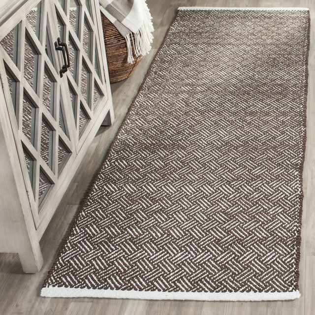 Safavieh Boston 2'-3" x 7'-0" Rug in Brown