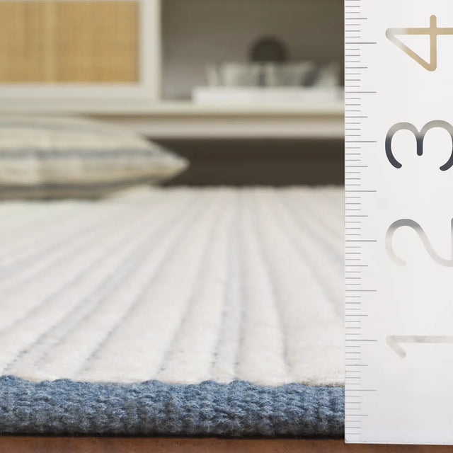 Safavieh Vermont 4'-0" x 6'-0" Rug in Light Blue