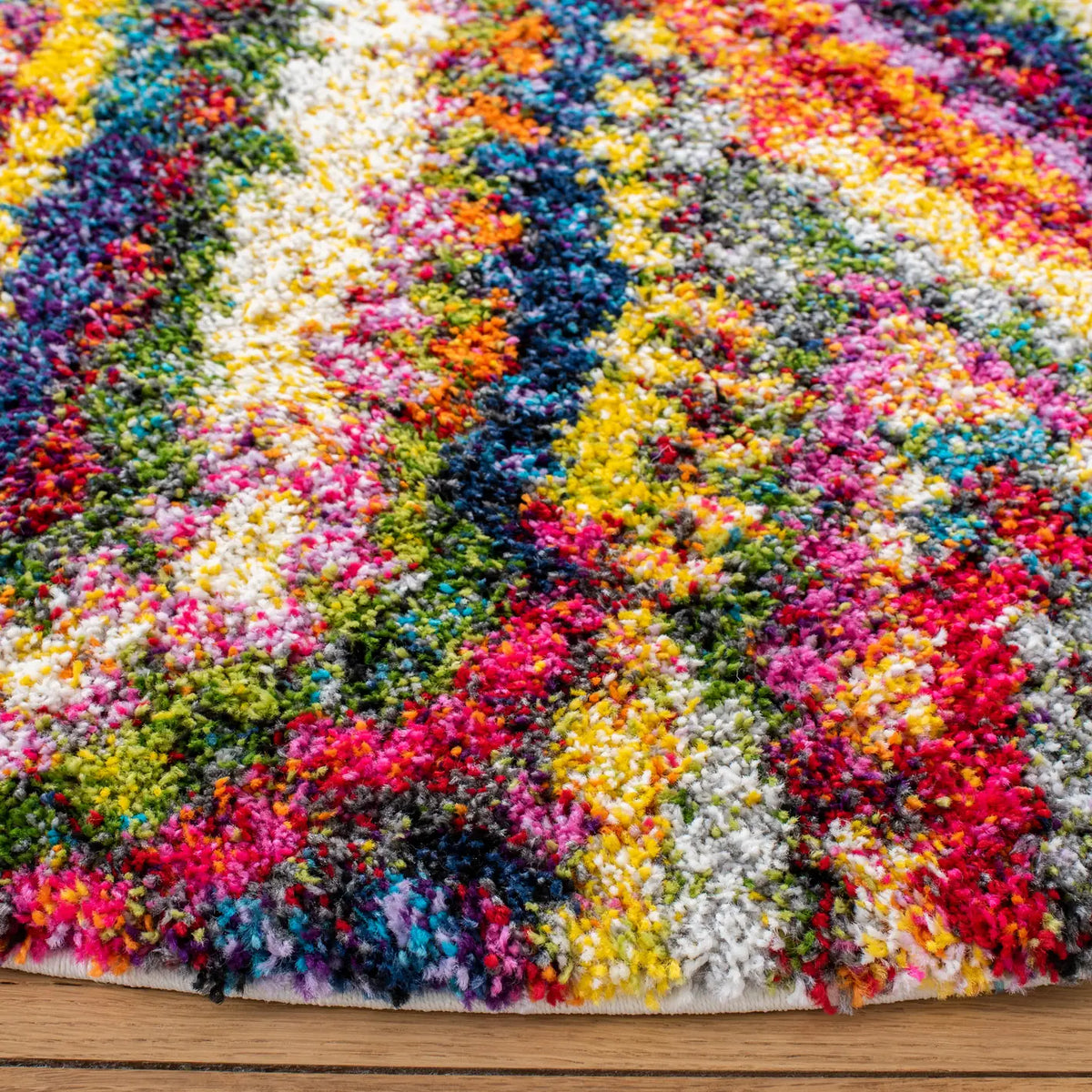 Safavieh Fiesta Shag 5'-3" x 5'-3" Rug in Multi