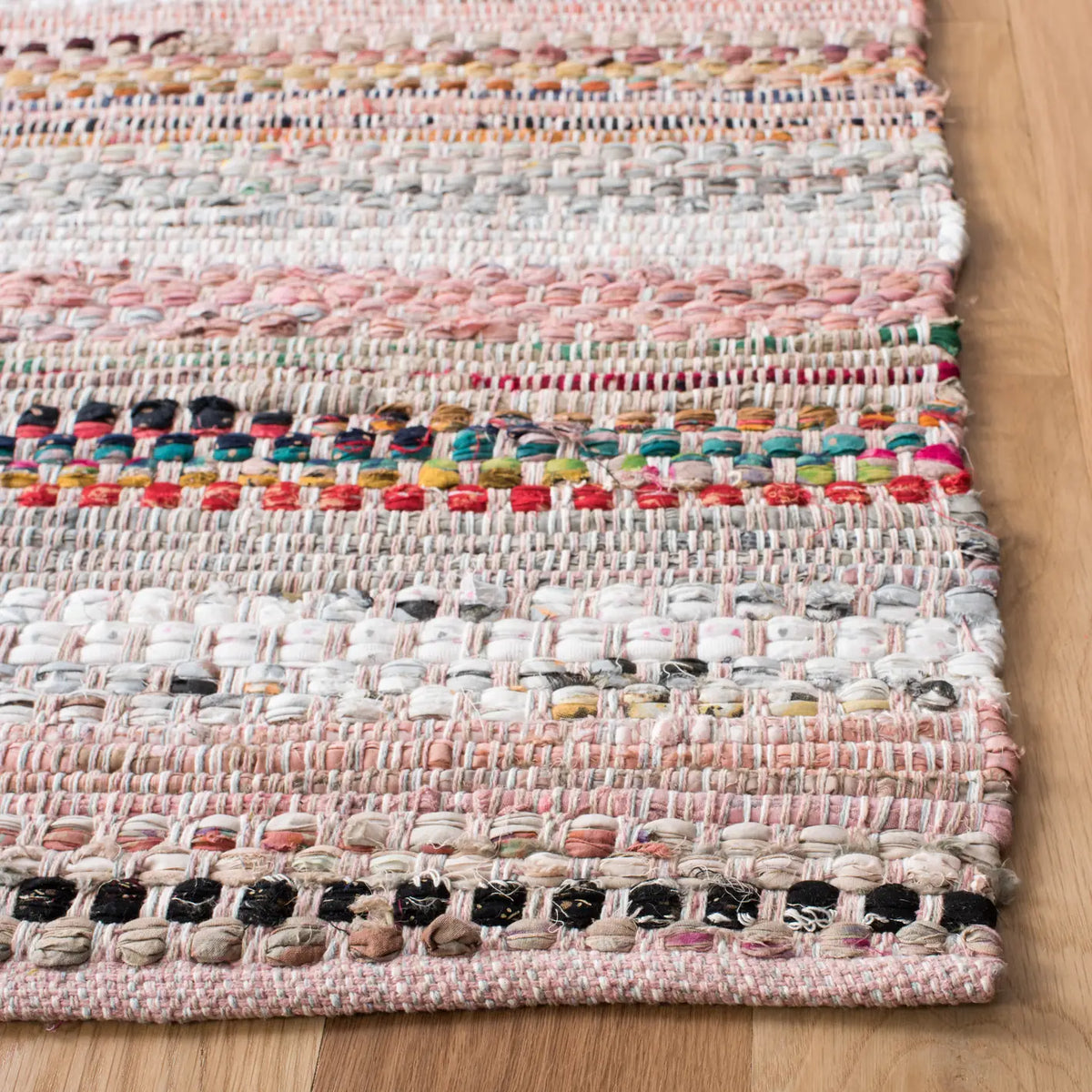 Safavieh Montauk 5'-0" x 8'-0" Rug in Pink / Multi
