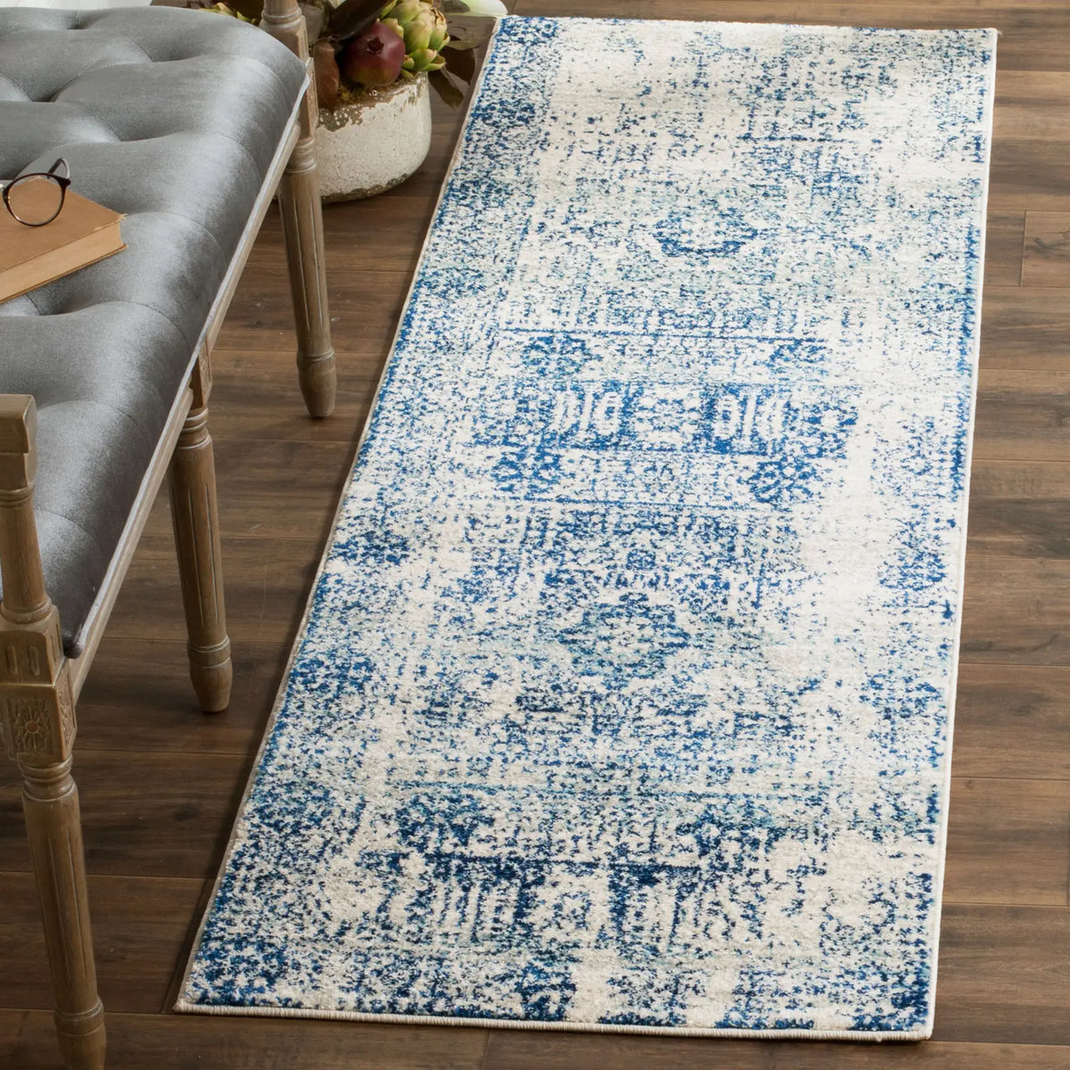 Safavieh Evoke 2'-2" x 11'-0" Rug in Ivory / Blue