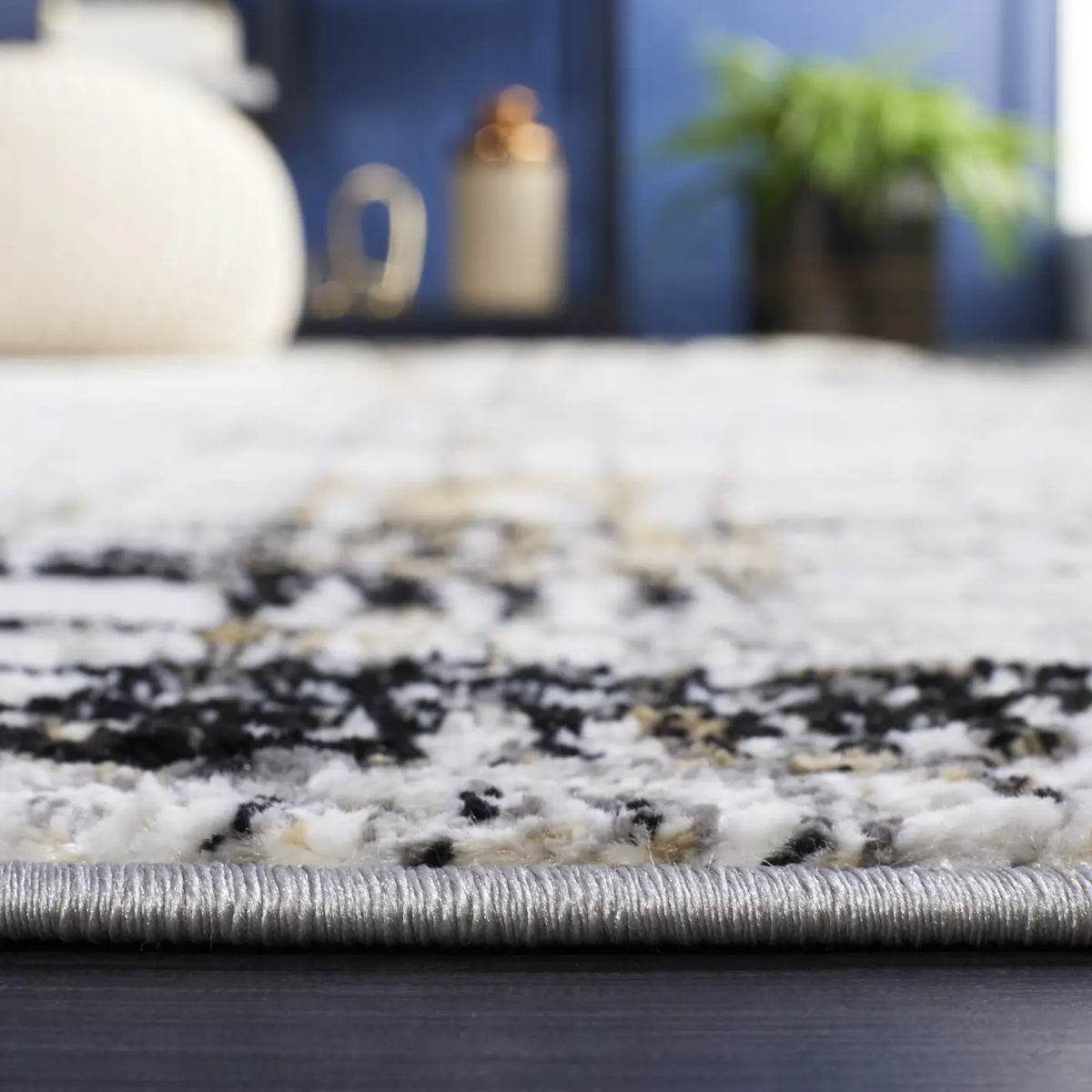 Safavieh Meadow 500 4'-0" x 6'-0" Rug in Light Grey / Black