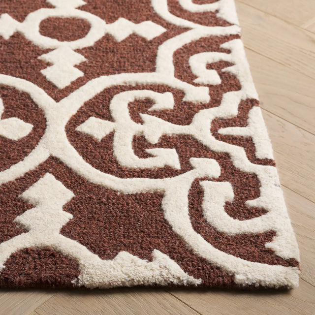 Safavieh Cambridge 4'-0" x 6'-0" Rug in Dark Brown / Ivory