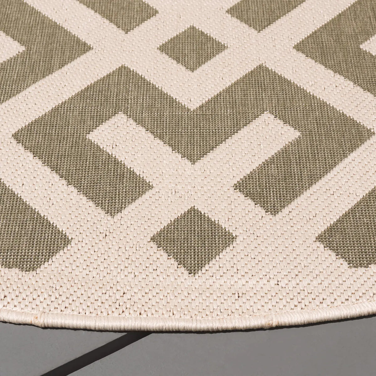 Safavieh Courtyard 5'-3" x 5'-3" Rug in Green / Bone