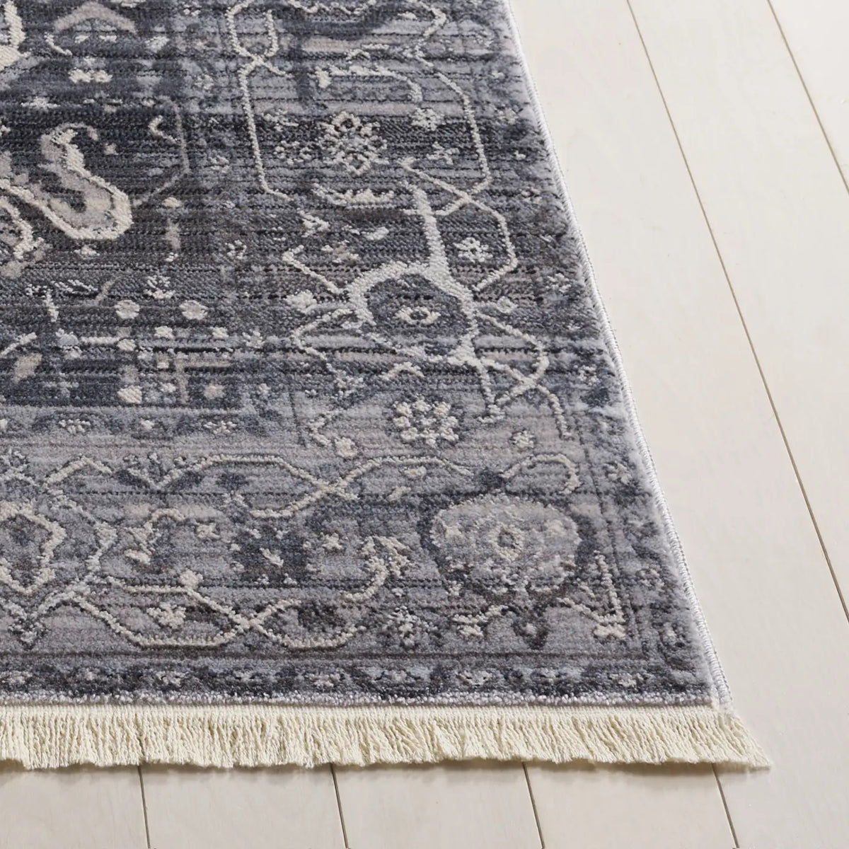 Safavieh Vintage Persian 4'-0" x 6'-0" Rug in Grey / Charcoal