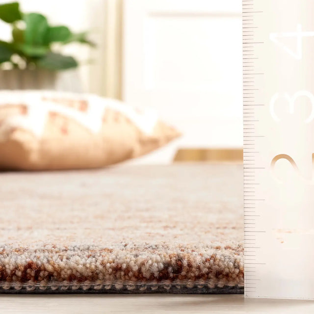 Safavieh Himalaya 4'-0" x 6'-0" Rug in Rust / Beige