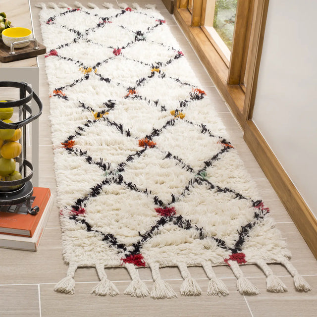 Safavieh Casablanca 2'-3" x 8'-0" Rug in Ivory / Multi