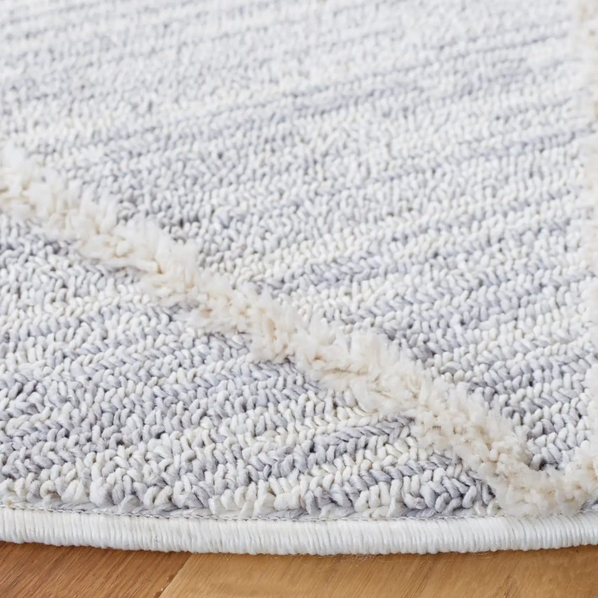Safavieh Marrakesh 6'-7" x 6'-7" Rug in Ivory / Grey