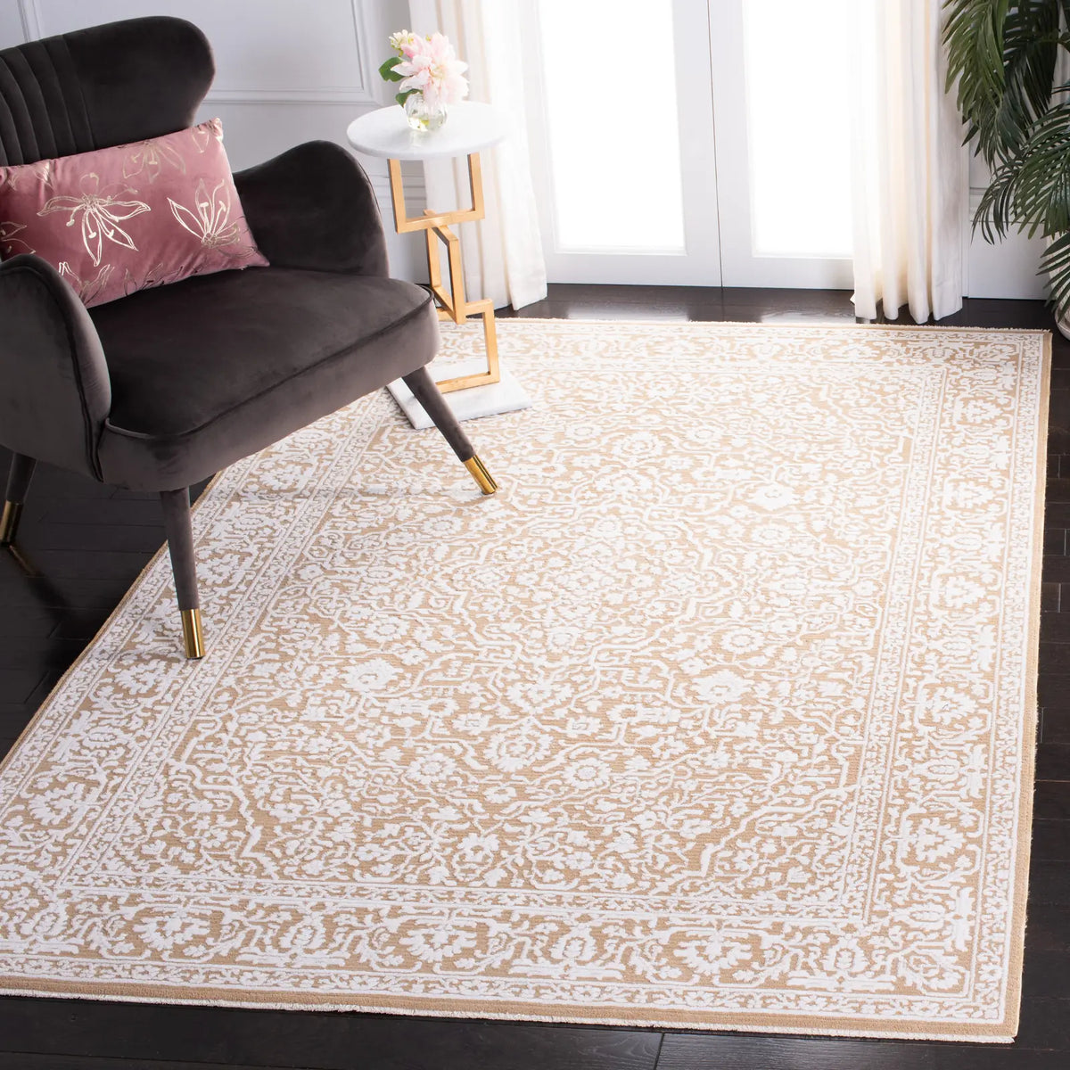 Safavieh Martha Stewart Sabrina 4'-0" x 6'-0" Rug in Gold / Ivory