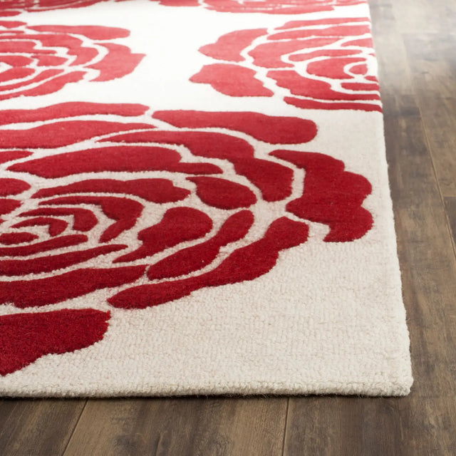 Safavieh Cambridge 4'-0" x 6'-0" Rug in Ivory / Red