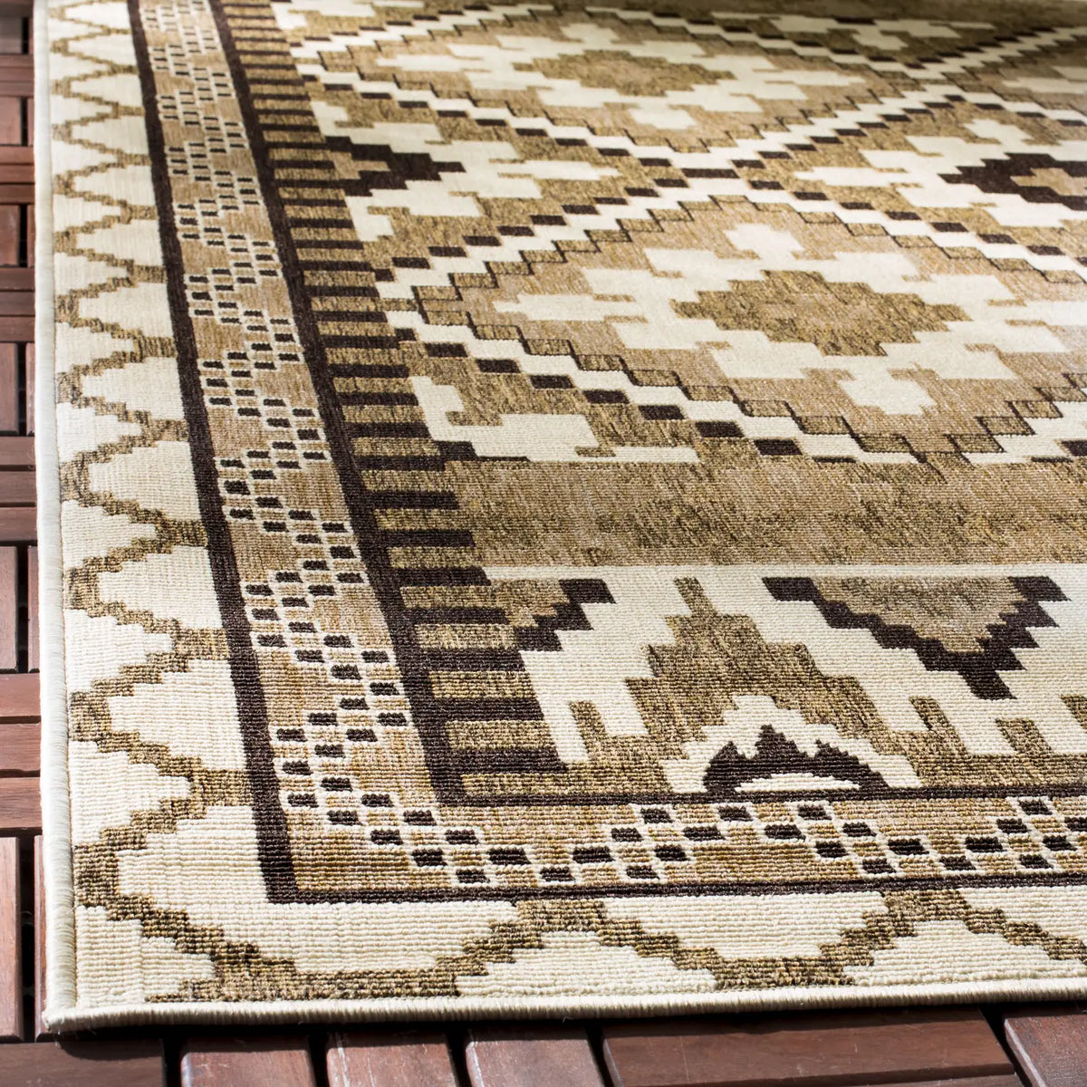 Safavieh Veranda 4'-0" x 5'-7" Rug in Creme / Brown