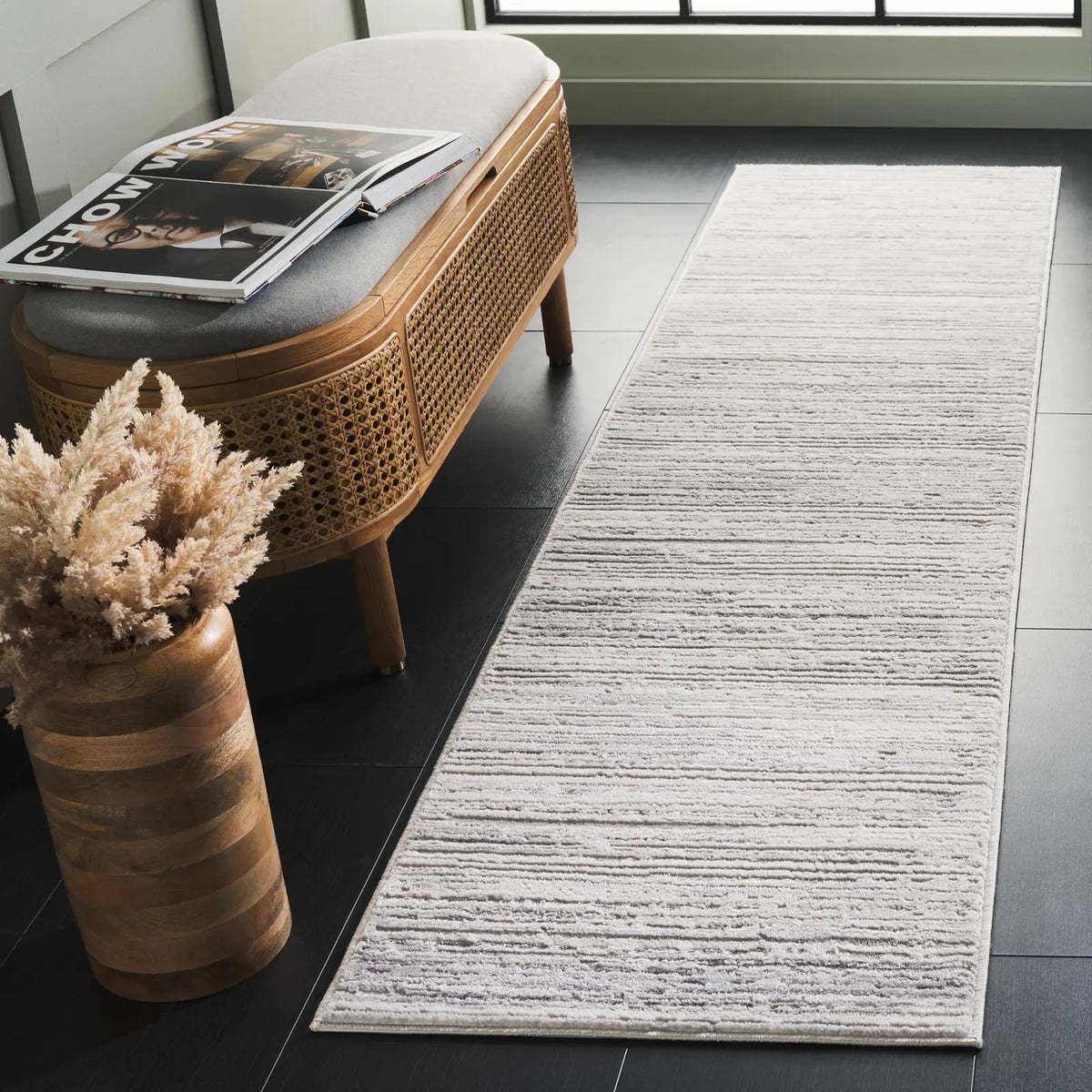 Safavieh Hanna 2'-0" x 8'-0" Rug in Ivory / Light Grey