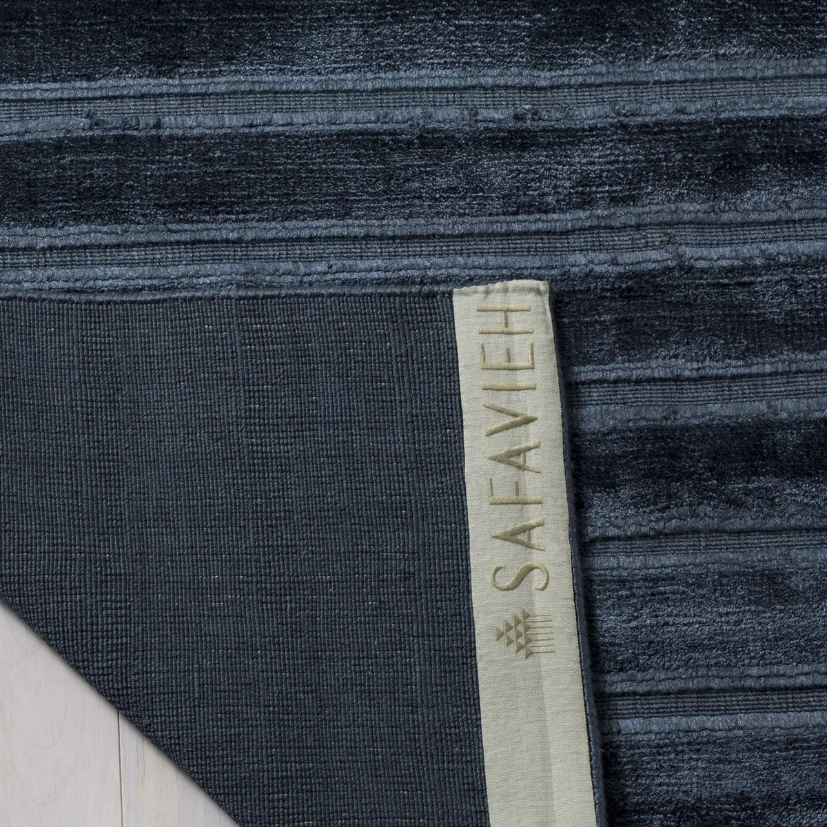 Safavieh Mirage 6'-0" x 9'-0" Rug in Navy / Blue