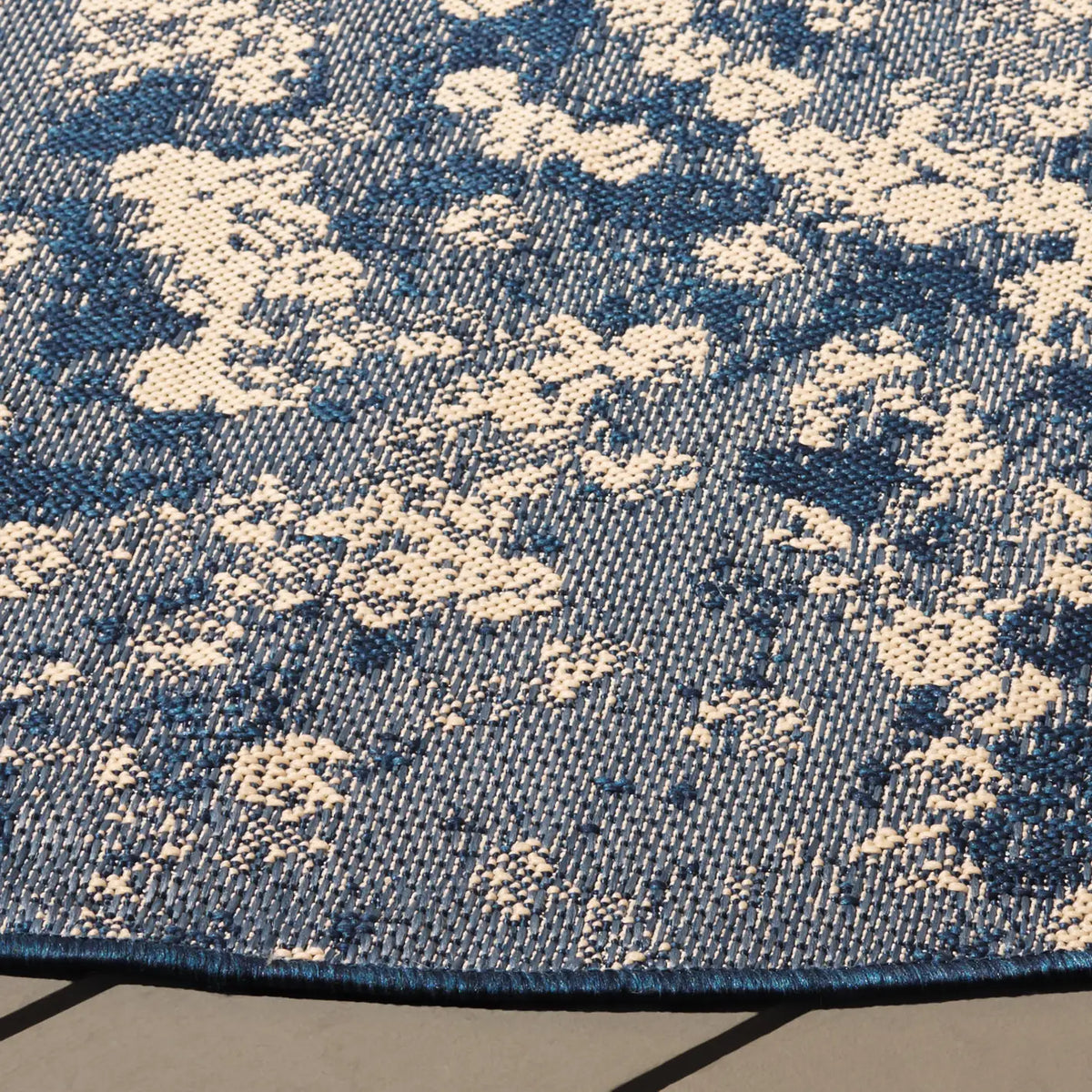 Safavieh Courtyard 6'-7" x 6'-7" Rug in Navy / Beige