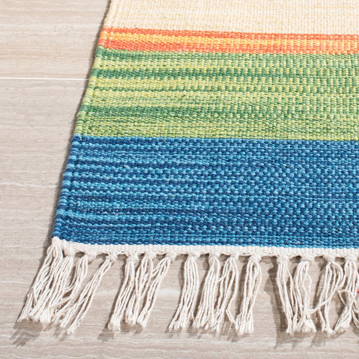 Safavieh Montauk 4'-0" x 6'-0" Rug in Green / Blue