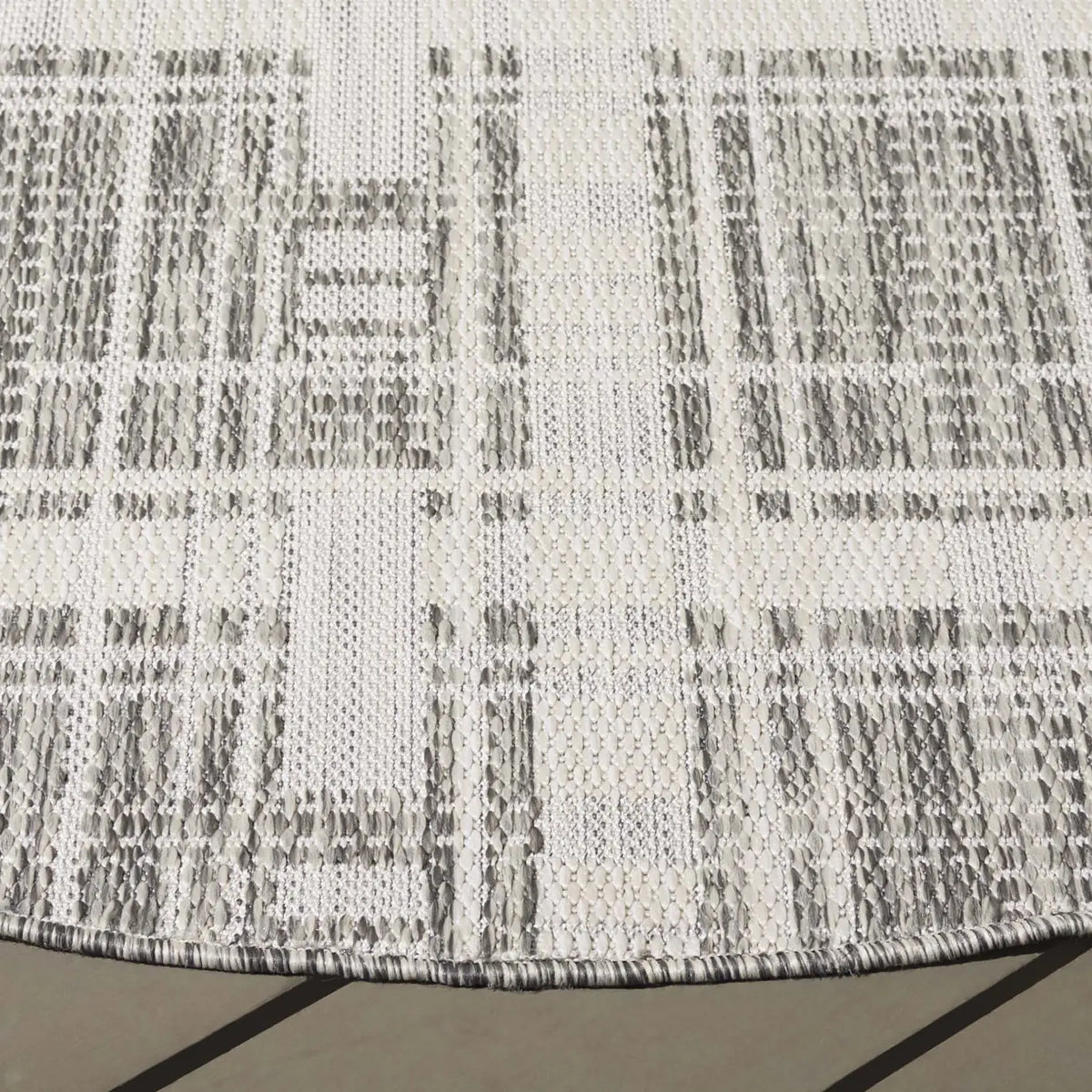 Safavieh Beach House 6'-7" x 6'-7" Rug in Grey / Ivory