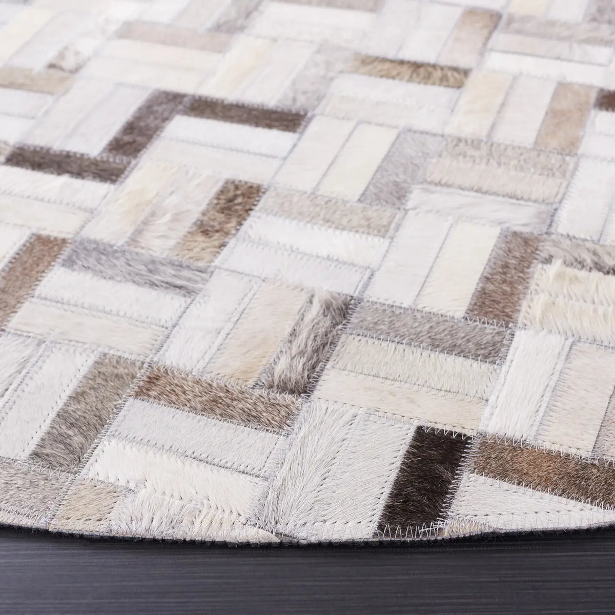 Safavieh Studio Leather 6'-0" x 6'-0" Rug in Black / Grey