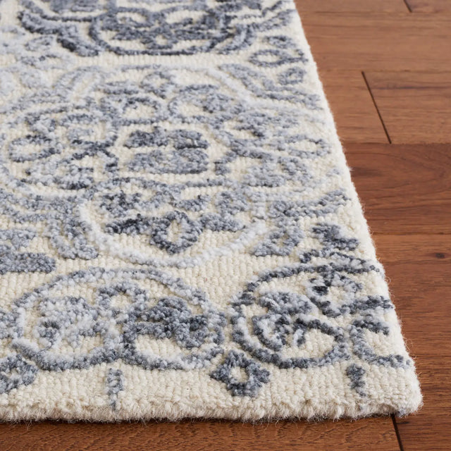 Safavieh Metro 4'-0" x 6'-0" Rug in Ivory / Grey
