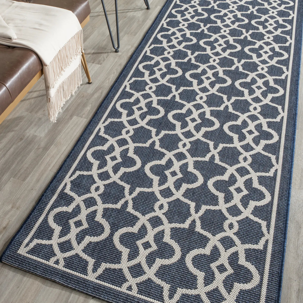 Safavieh Courtyard 2'-7" x 8'-2" Rug in Navy / Beige