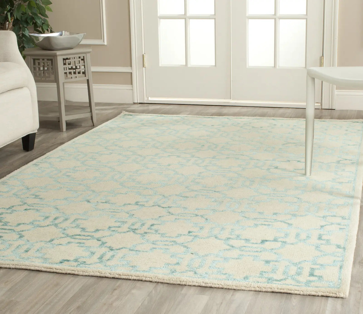 Safavieh Mosaic 4'-0" x 6'-0" Rug in Cream / Aqua