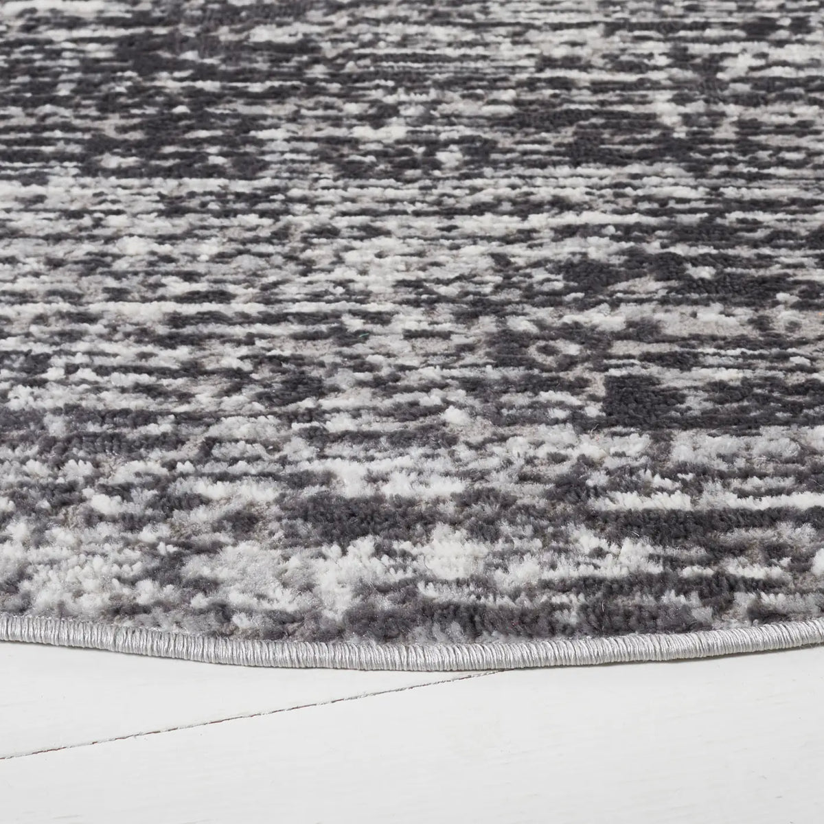 Safavieh Shivan 100 6'-7" x 6'-7" Rug in Grey / Dark Grey