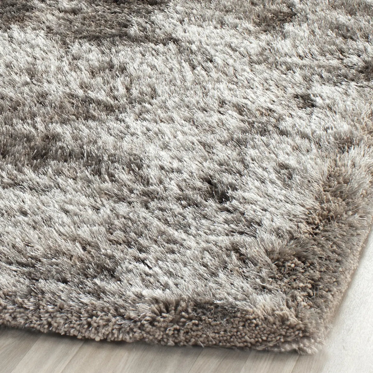 Safavieh Sg-Sbs-South Beach Shag 4'-0" x 6'-0" Rug in Silver