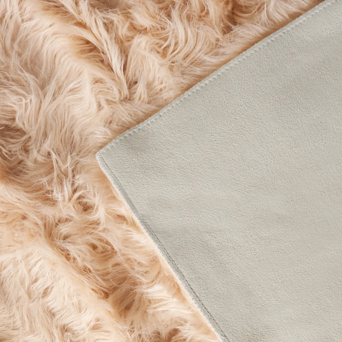 Safavieh Faux Sheep Skin 3'-0" x 5'-0" Rug in Light Pink