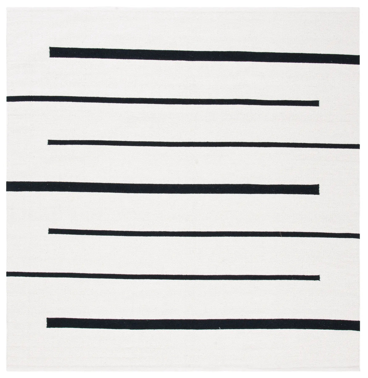 Safavieh Montauk 6'-0" x 6'-0" Rug in Ivory / Black