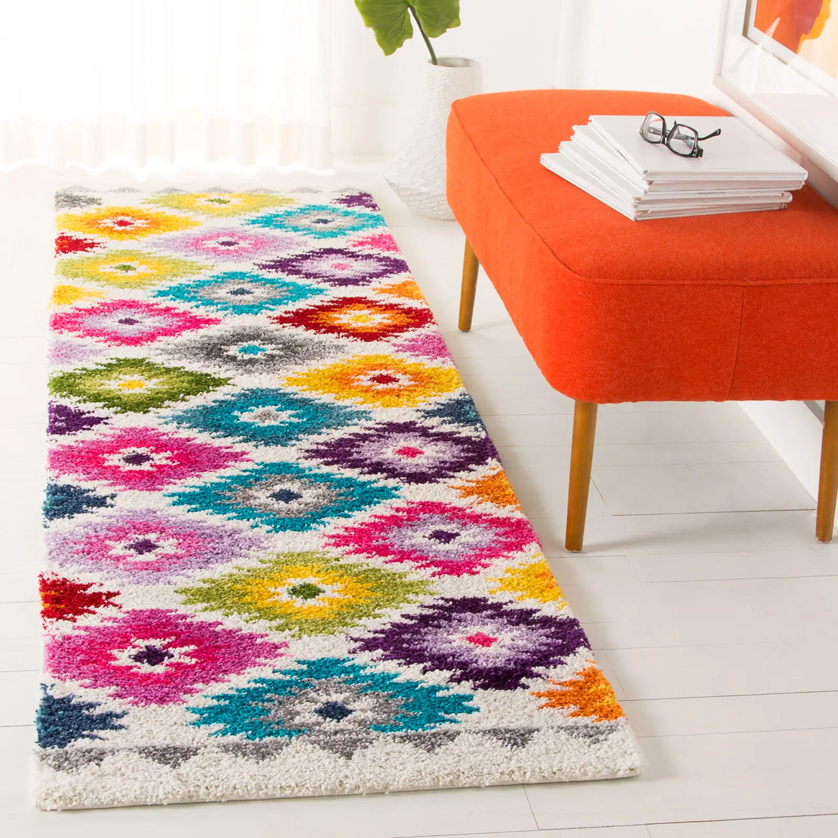 Safavieh Fiesta Shag 2'-3" x 8'-0" Rug in Cream / Multi