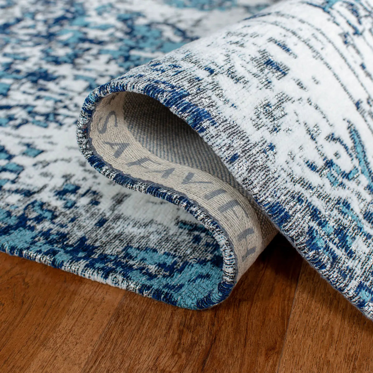 Safavieh Classic Vintage 5'-0" x 8'-0" Rug in Blue / Ivory