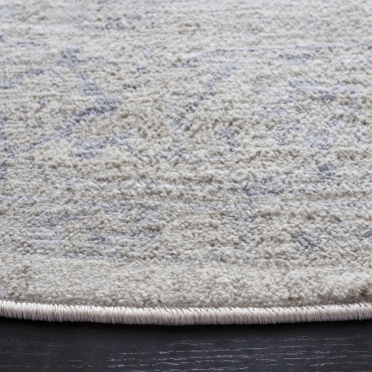 Safavieh Brentwood 6'-7" x 6'-7" Rug in Ivory / Grey