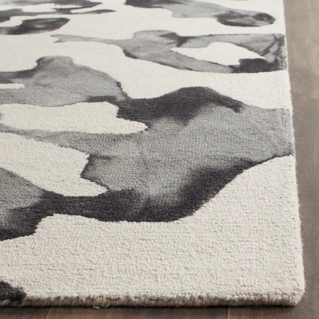 Safavieh Dip Dye 8'-0" x 10'-0" Rug in Beige / Charcoal