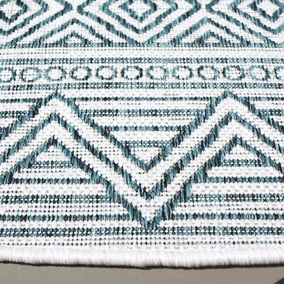 Safavieh Courtyard 6'-7" x 6'-7" Rug in Ivory / Turquoise