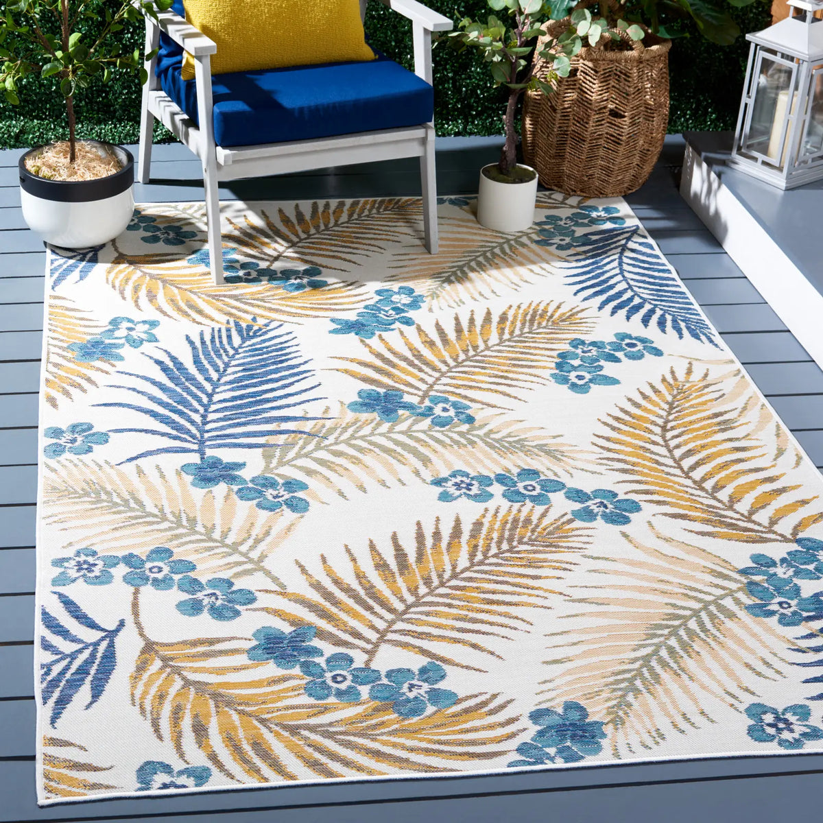 Safavieh Sunrise 4'-0" x 5'-7" Rug in Ivory / Blue Gold