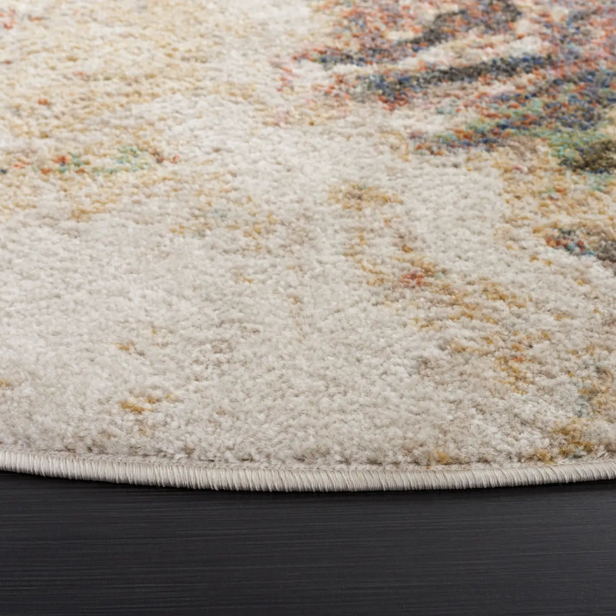Safavieh Phoenix 500 6'-7" x 6'-7" Rug in Ivory / Gold Rust