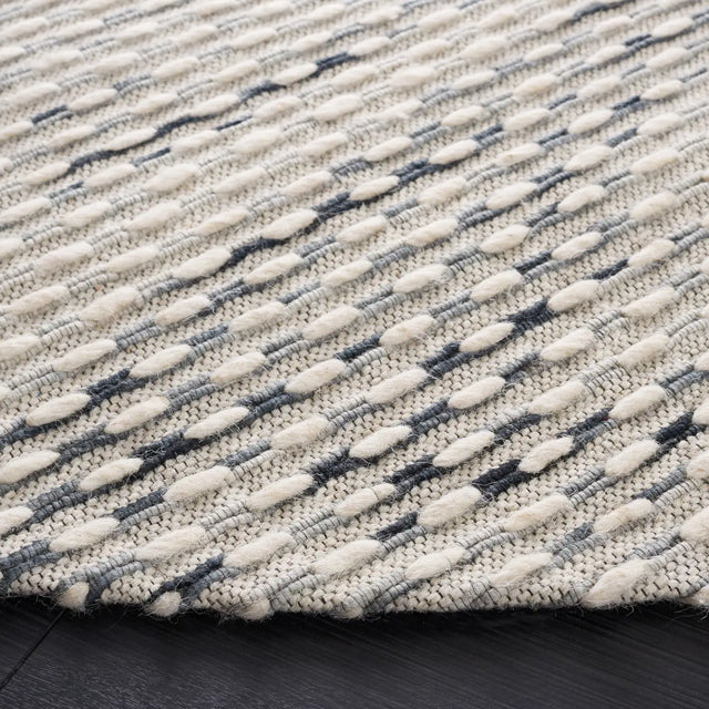 Safavieh Marbella 6'-0" x 6'-0" Rug in Beige / Blue