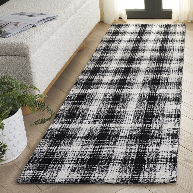 Safavieh Genre 2'-3" x 8'-0" Rug in Black / Ivory