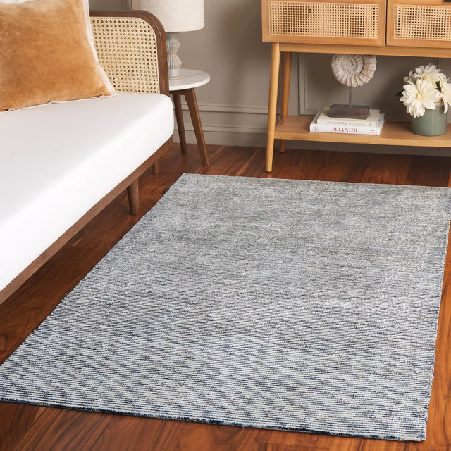 Safavieh Soho 4'-0" x 6'-0" Rug in Navy