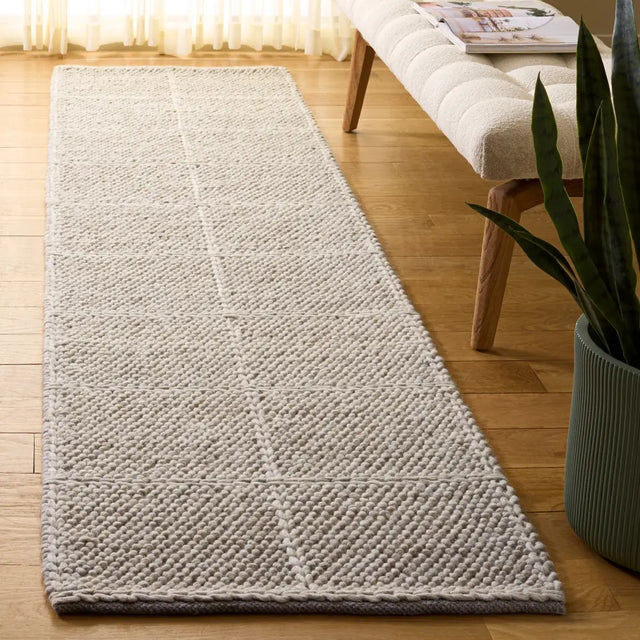 Safavieh Natura 2'-3" x 9'-0" Rug in Beige