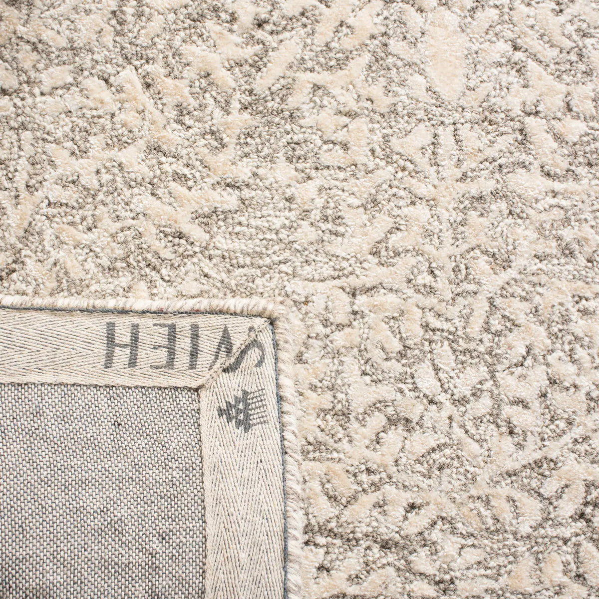 Safavieh Glamour 5'-0" x 8'-0" Rug in Grey / Ivory