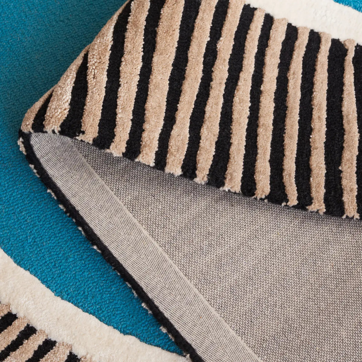 Safavieh Fifth Avenue 5'-0" x 8'-0" Rug in Blue / Black