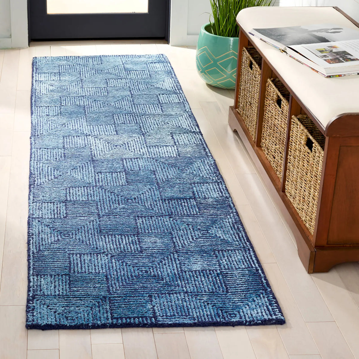 Safavieh Glamour 2'-3" x 8'-0" Rug in Navy