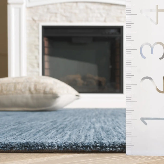 Safavieh Mabel 4'-0" x 6'-0" Rug in Blue / Ivory