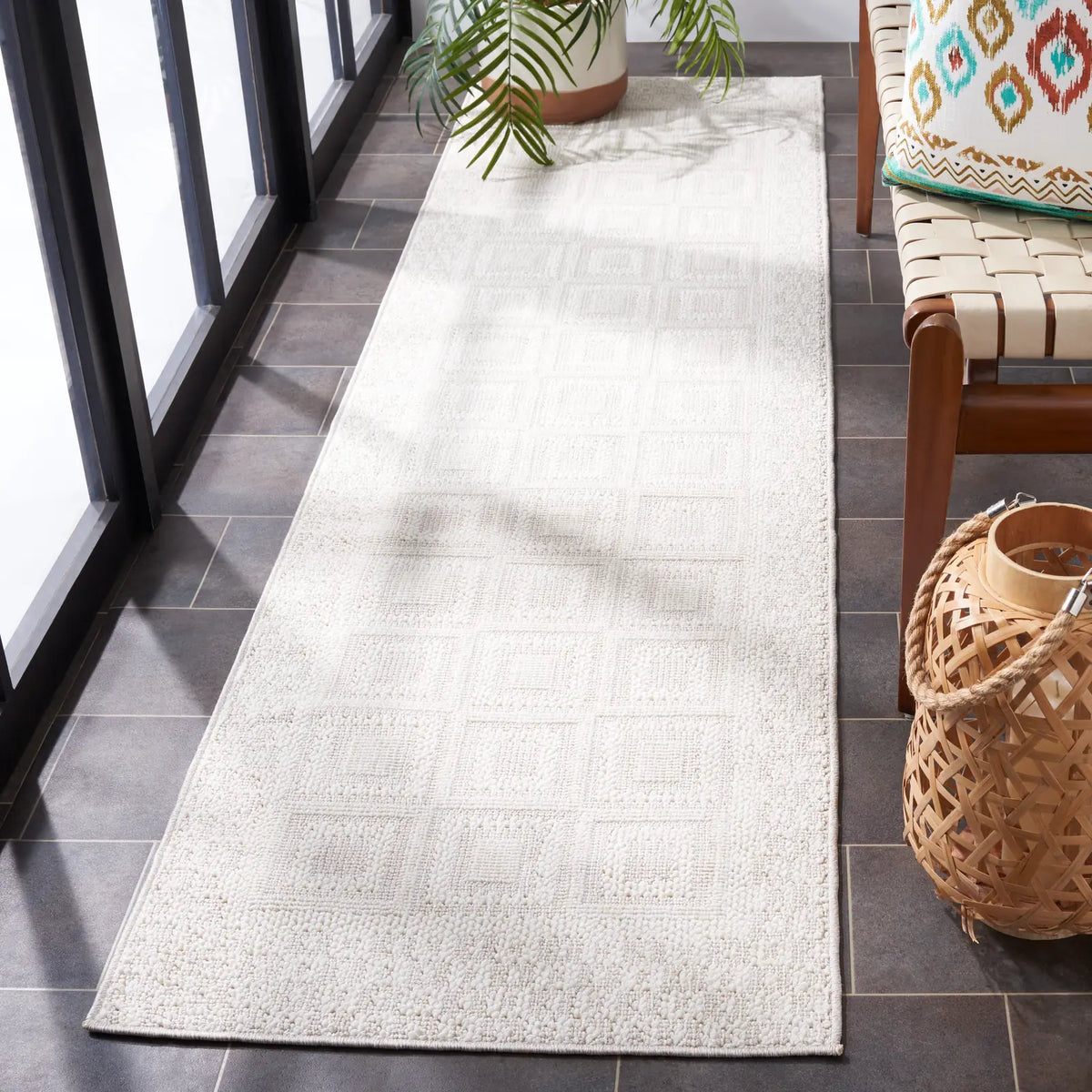 Safavieh Trends 2'-2" x 8'-0" Rug in Beige / Ivory