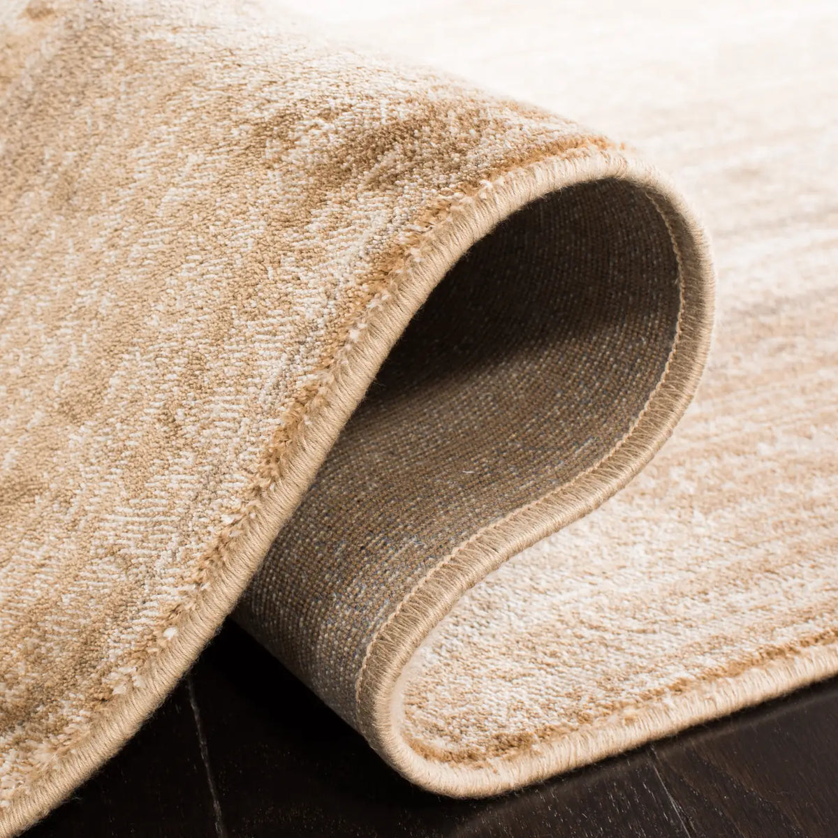 Safavieh Vintage 4'-0" x 5'-7" Rug in Caramel